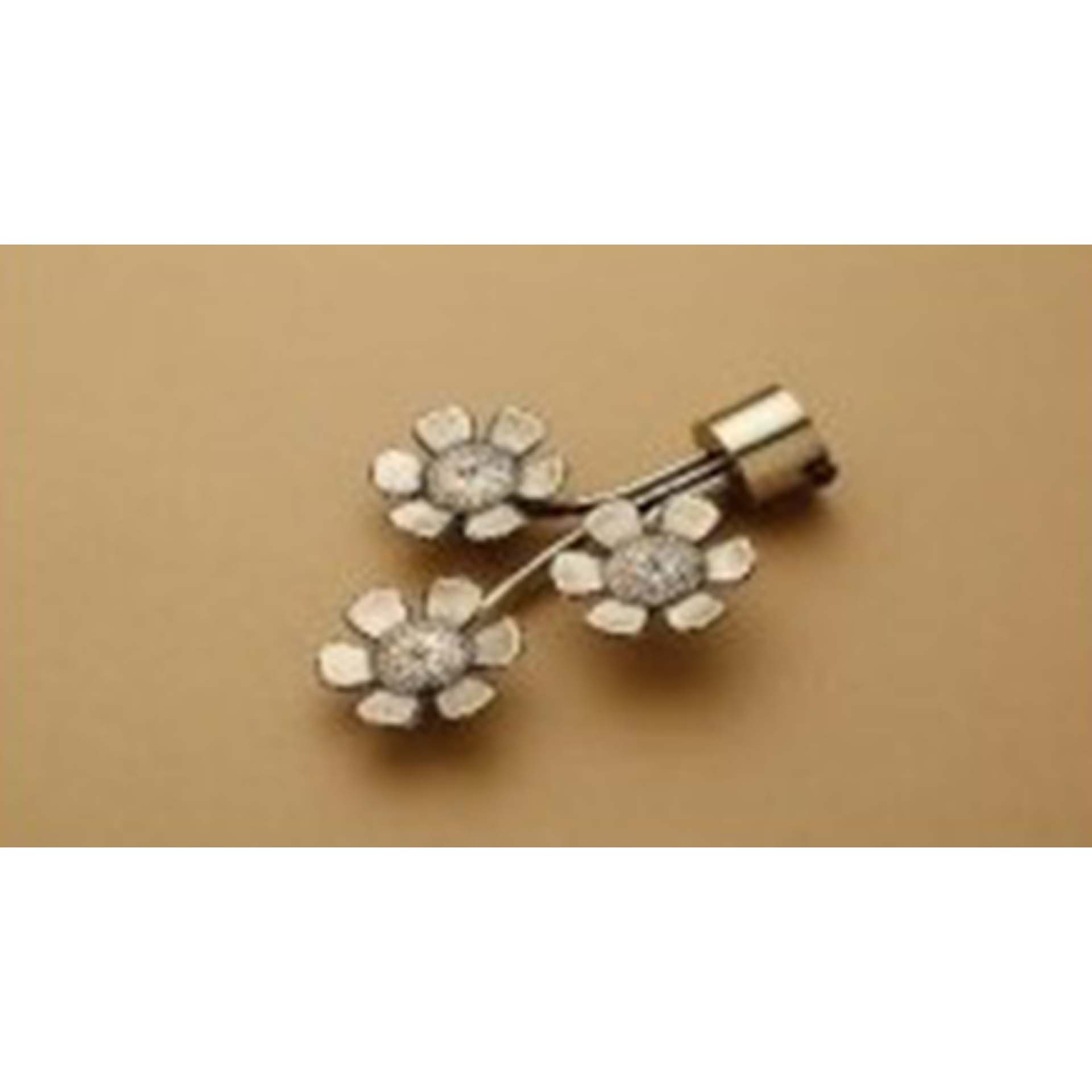 CURTAIN BRACKET