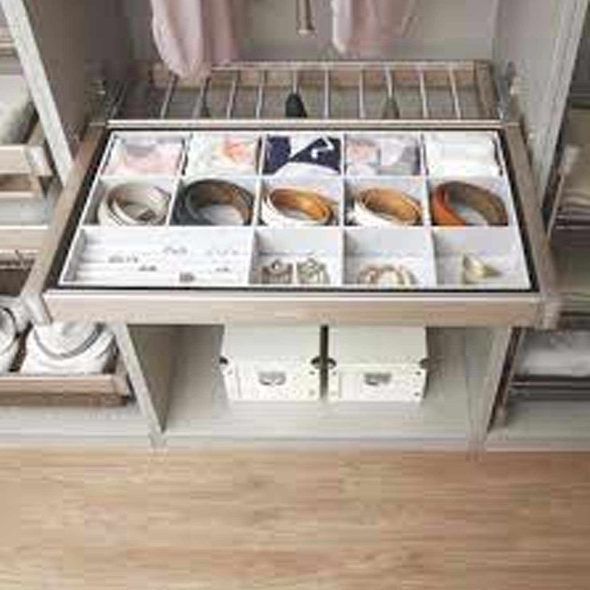 DECORATION SHELF WITH SOFT-CLOSING MECHANISM