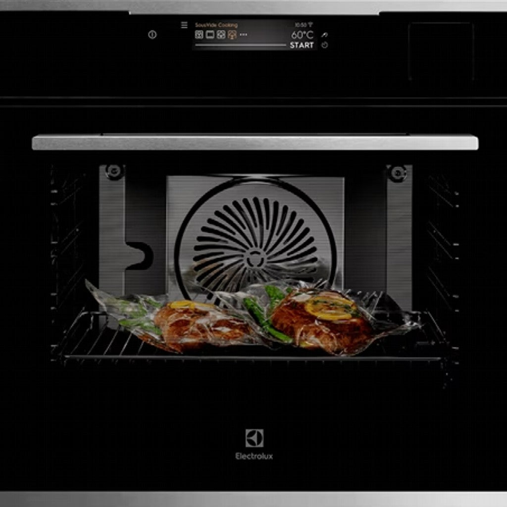 Electrolux 60cm Ultimate Taste 900 built-in single oven with 70L capacity